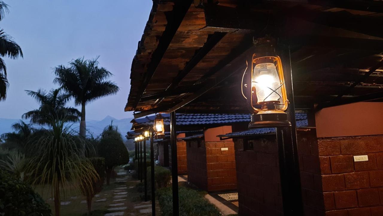 Anandvan Holiday Homes, Wai Buitenkant foto