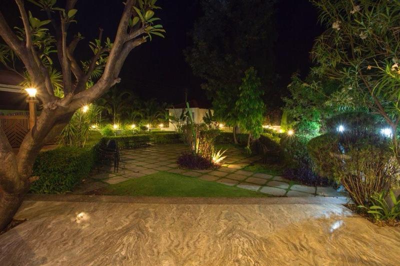 Anandvan Holiday Homes, Wai Buitenkant foto