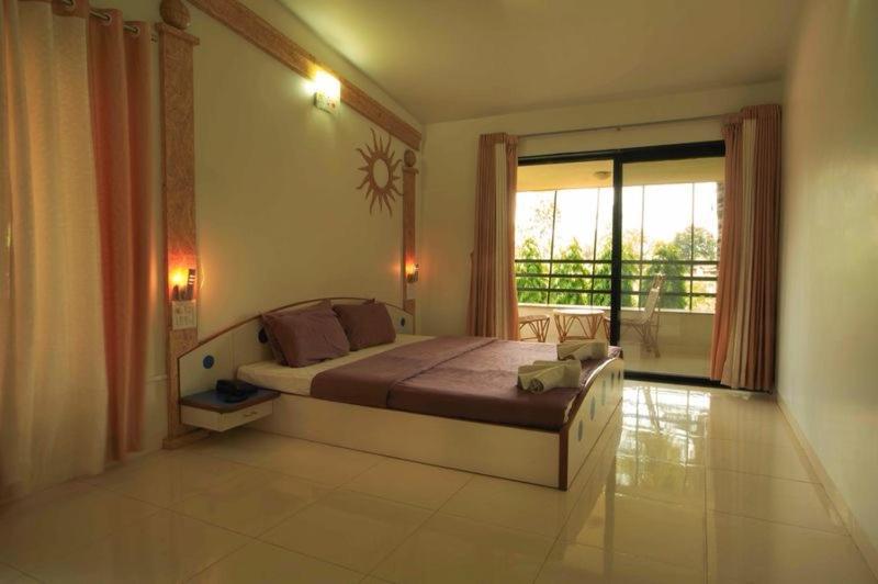 Anandvan Holiday Homes, Wai Buitenkant foto