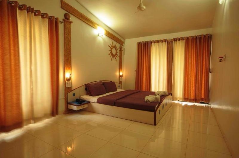 Anandvan Holiday Homes, Wai Buitenkant foto